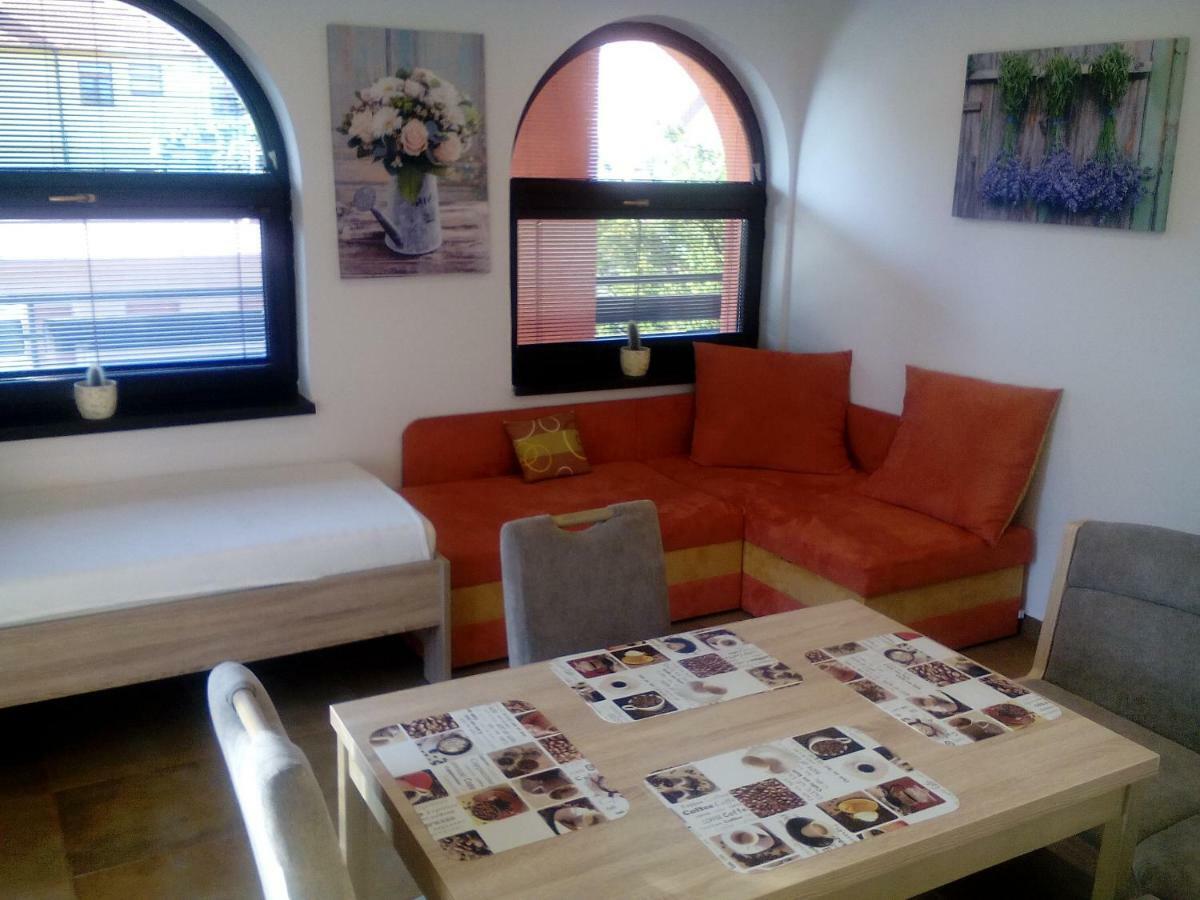 Oaza Apartment Vacenovice ภายนอก รูปภาพ